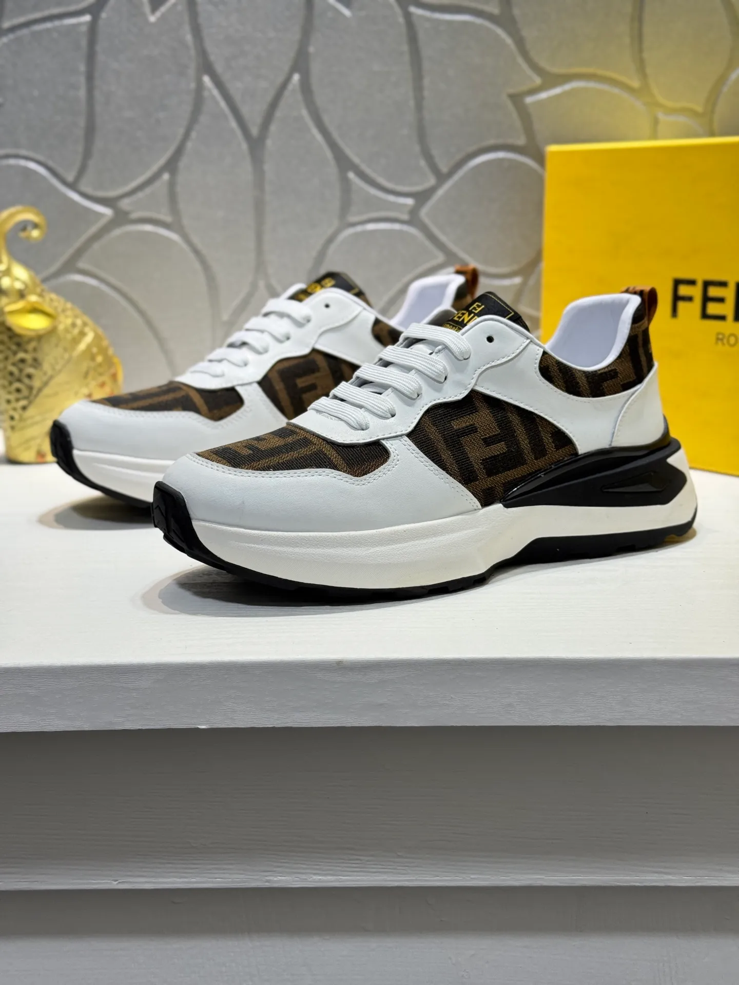 Men's shoes 💰440 [New style] 🐛🐛FENDI* Fendi! Purchasing agent level🔥hot style, the upper is made of cowhide➕canvas, and the lightweight non-slip outsole. Top quality in the market, personally performed by many celebrities, fashionable and popular, versatile and popular, simple yet tasteful, a must-have for fashionistas, exuding a fashionable and casual atmosphere, fashion is at your feet, wear it with confidence. Size: 38-44 (45 customized